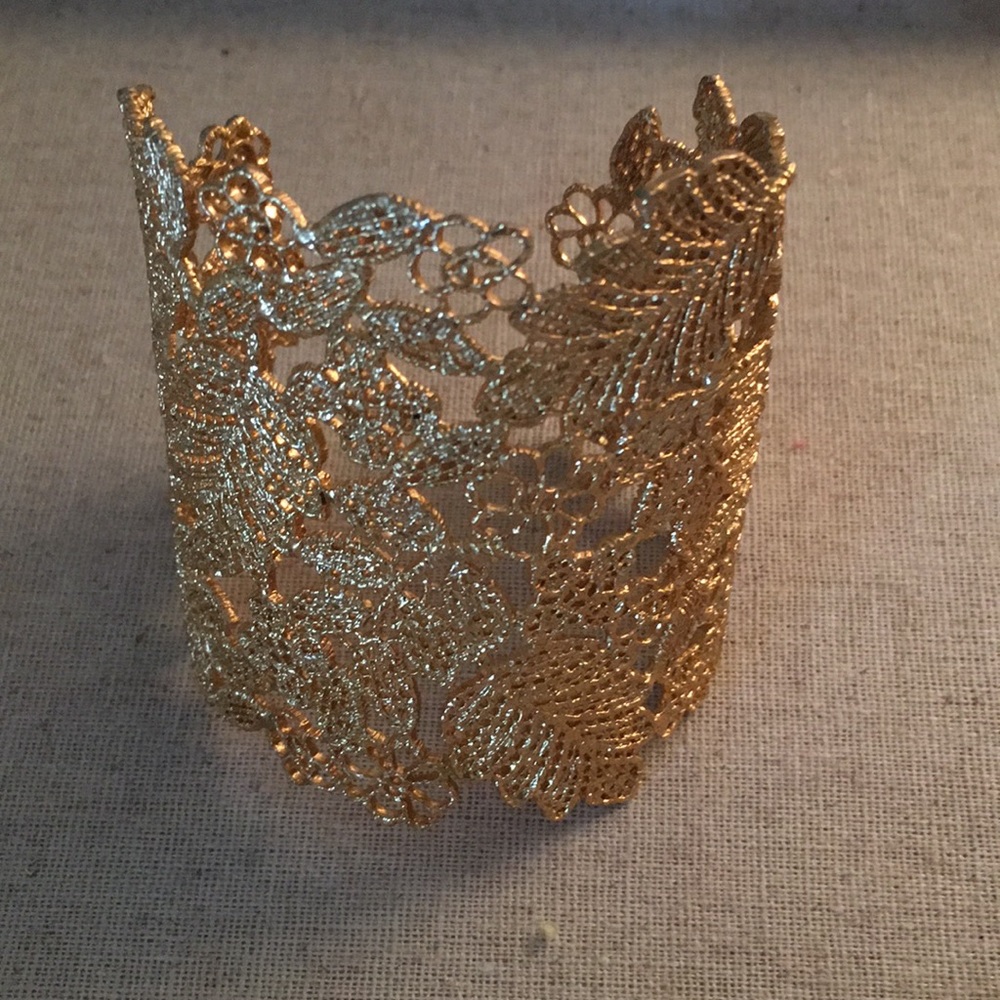 Stella & Dot Chantilly Lace Cuff